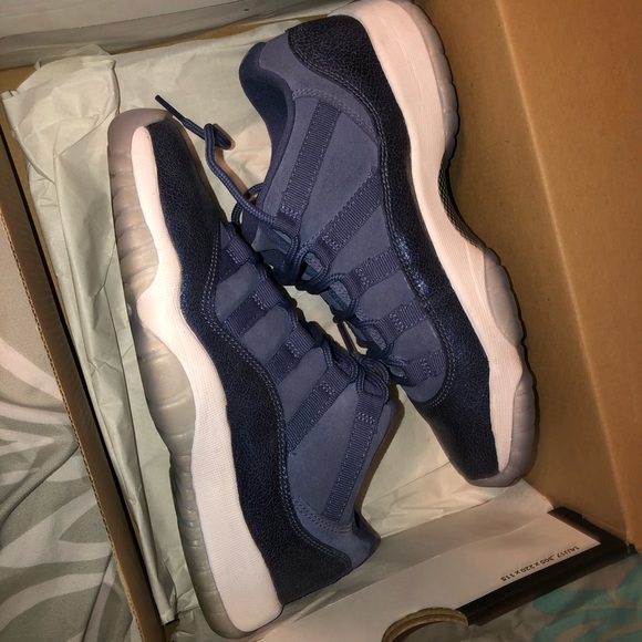 Air Jordan 11 - Picture 2 of 2